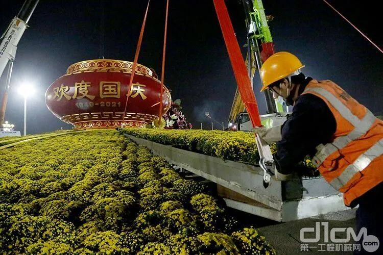 吊装天安门广场大花篮