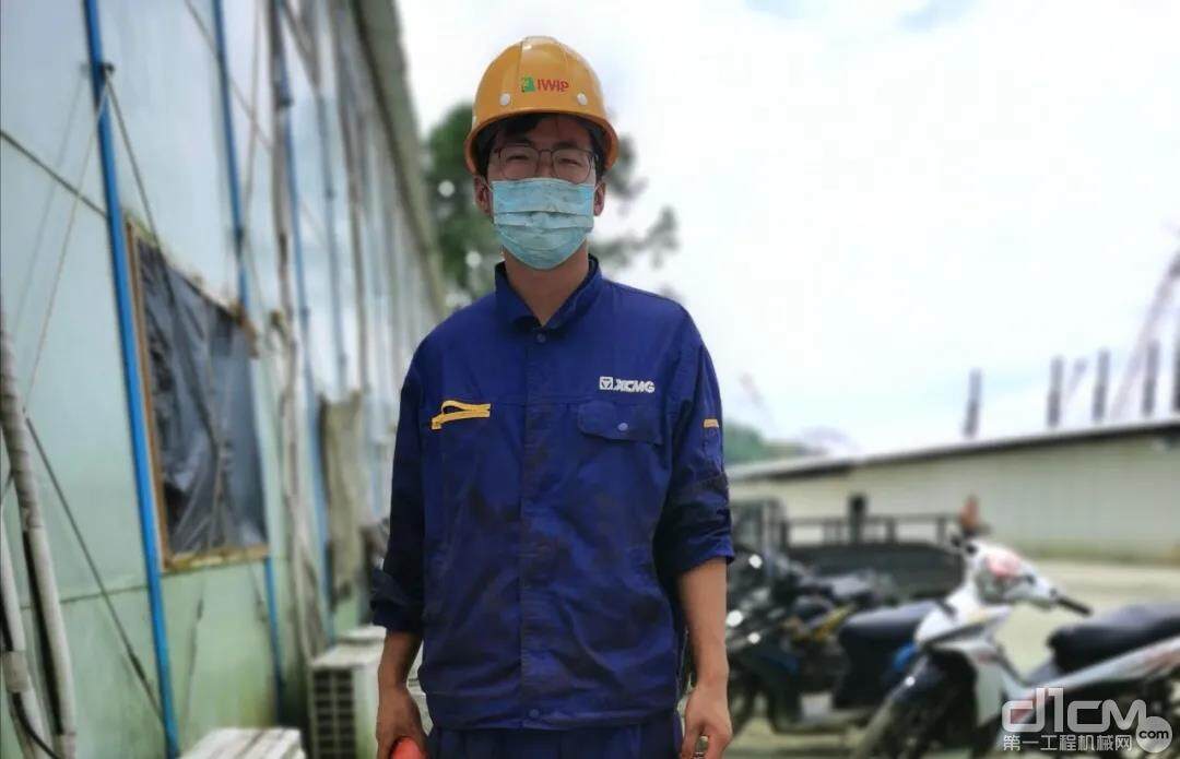 徐工挖机派驻印度尼西亚外洋效率工程师郭可