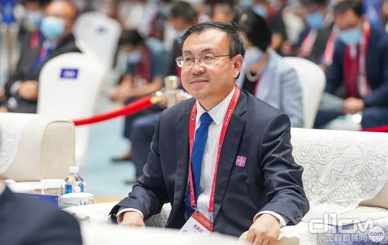 中国铁建党委常委、副总裁汪文忠出席开幕式