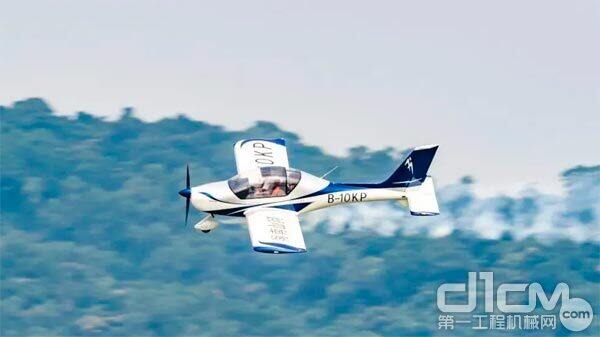山河航空飞行员驾驶山河SA60L阿若拉飞机起飞 