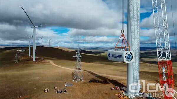 △中联重科起重机助力世界海拔最高的风电场机组吊装