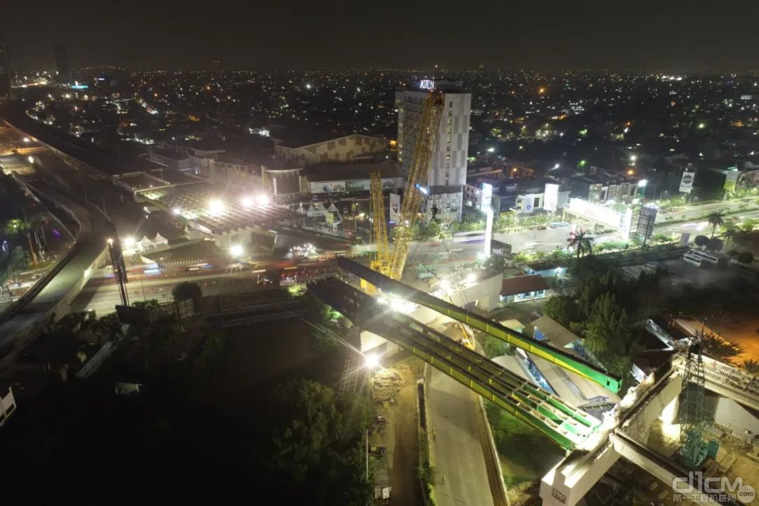 雅加达绕城高速公路项目吊装现场