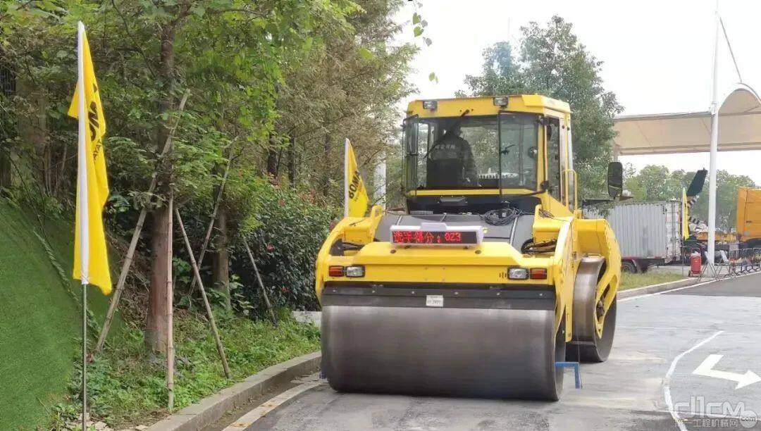 宝马格BW203AD-4HF双钢轮压路机