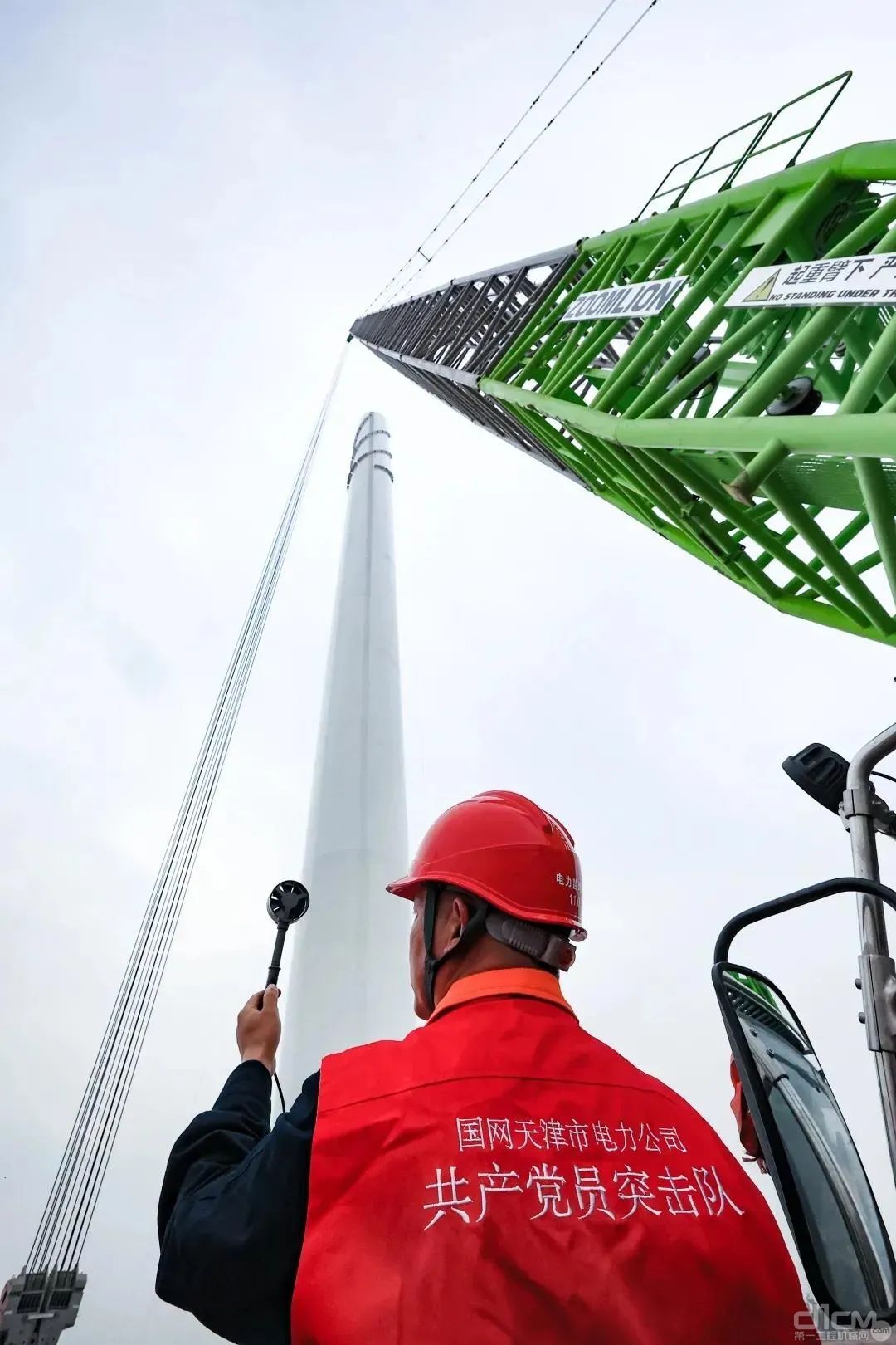 中联重科ZCC13000履带起重机助力天津30MW分散式风电项目首台风机吊装