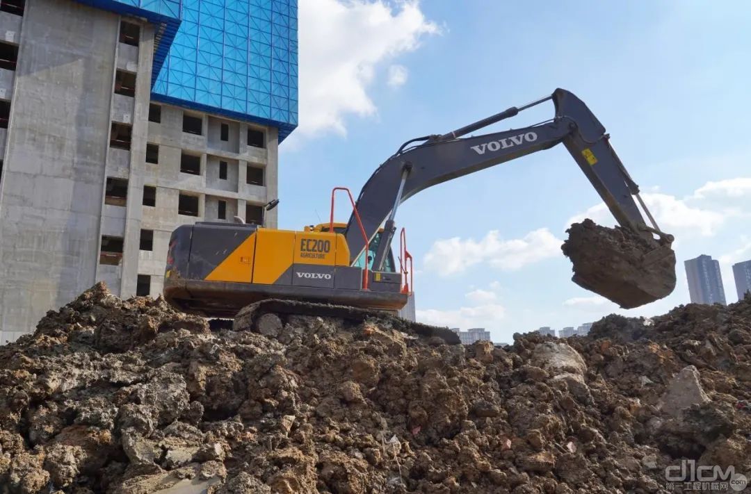 沃尔沃挖掘机助力武汉城市建设