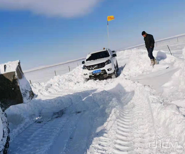 三一服务工程师大雪中被困