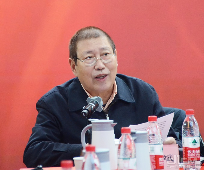 中国机械联执行副会长、专家委副主任陈斌首先总结了2021年专家委工作