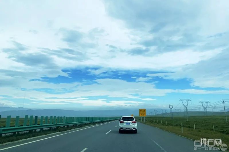 ▲G6(京藏)高速公路扎倒路段（央广网记者 汪晓青 摄）