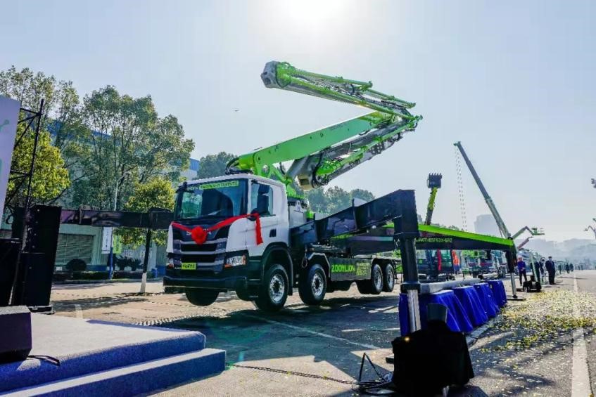 中聯重科打造的行業首款國產化碳纖維臂架泵車
