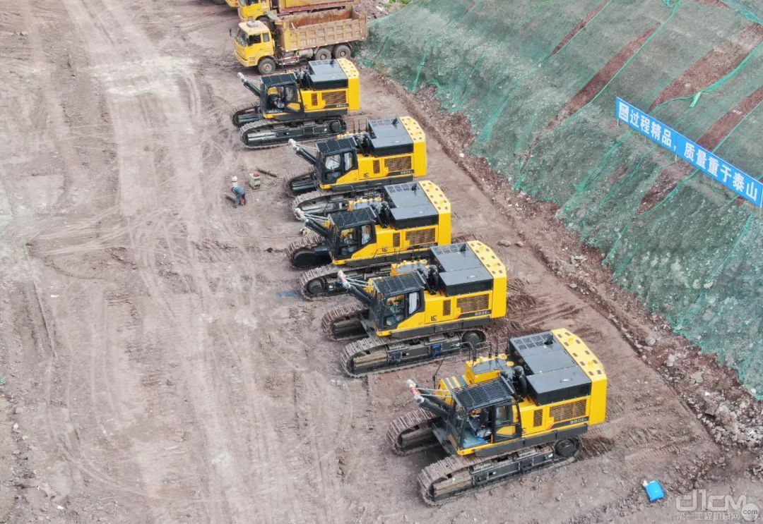 6台柳工980ER岩石臂超大型挖掘机陆续交付并投入使用