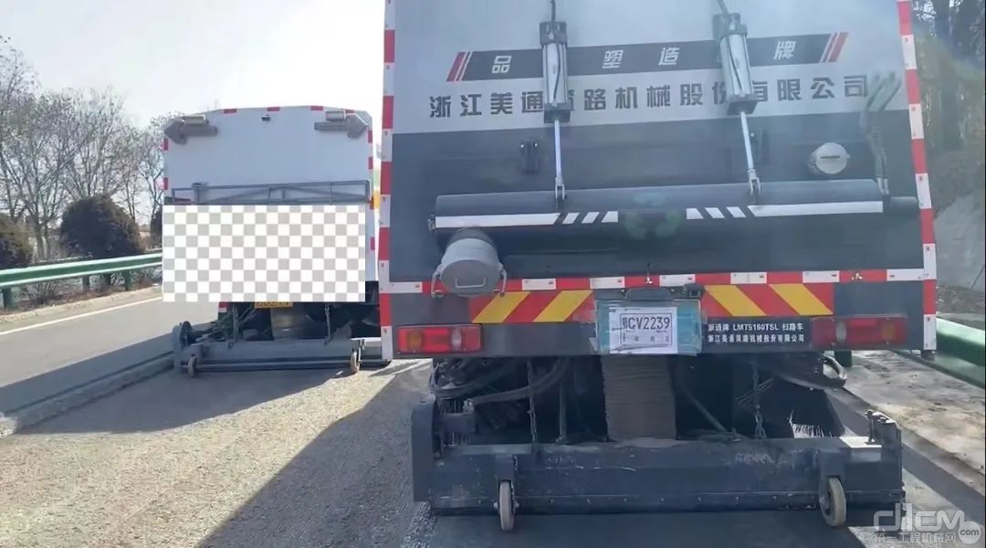 浙江美通筑路LMT5160TSL型干式清扫车与国内其它厂家清扫车施工对比