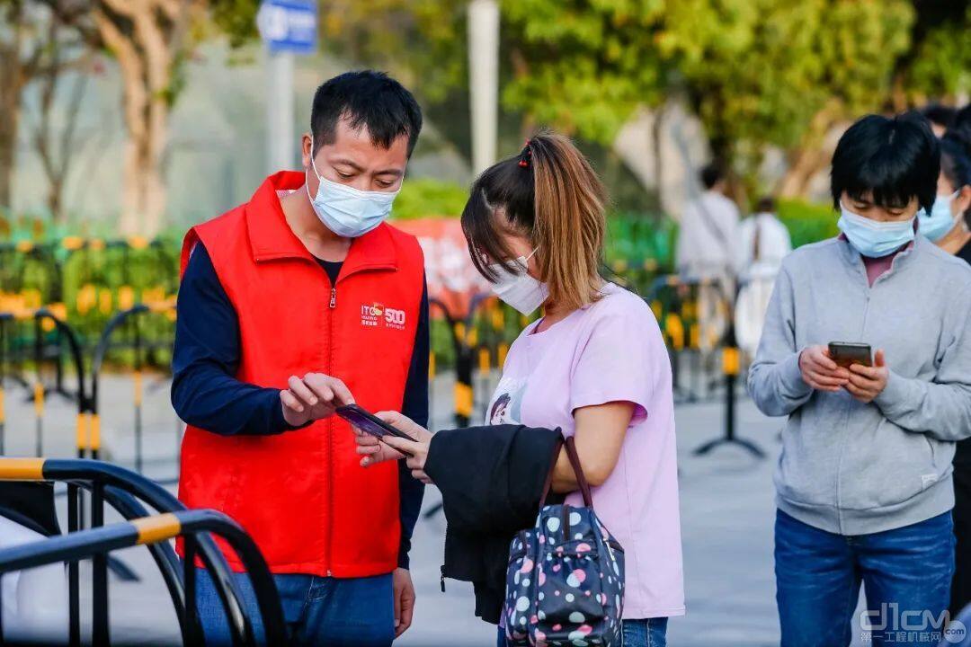 党旗飘扬同心抗疫厦工股份志愿者驰援厦门嘉庚体育馆抗疫一线