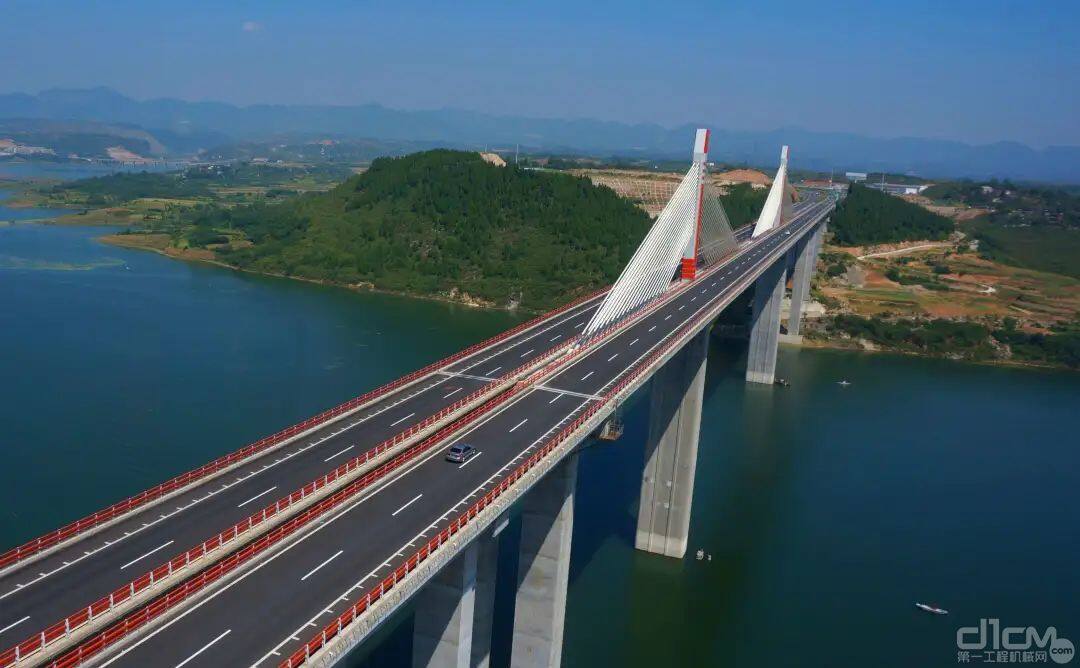 欧维姆矮塔斜拉索应用于呼北高速公路郧十段汉江大桥