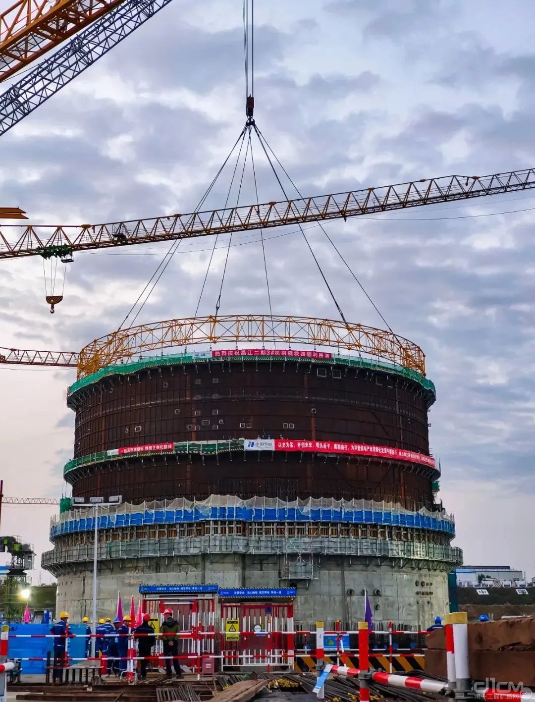 海南昌江核电3号机组钢衬里模块四顺利吊装就位