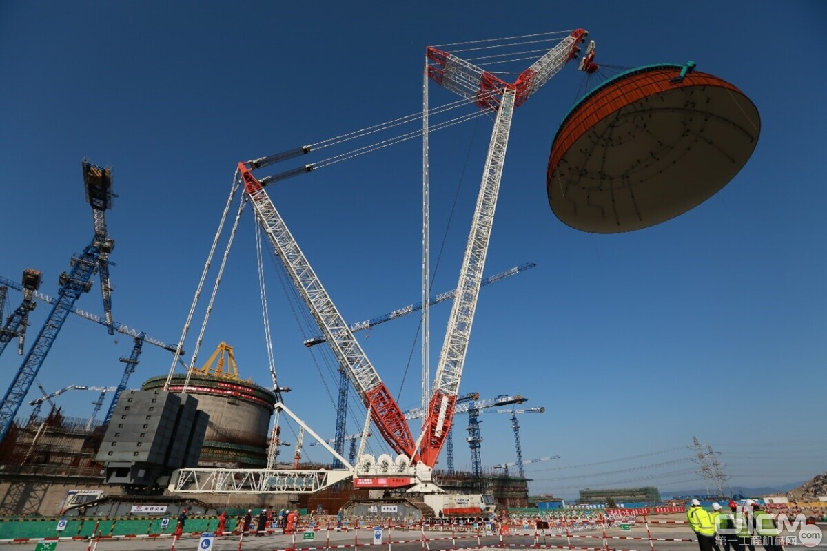 △2018年，中联重科ZCC3200NP助力华龙一号示范工程福清核电6号机组穹顶吊装
