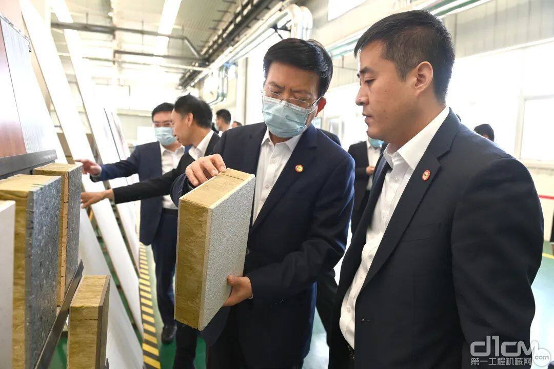 张义光、毛继东在陕西建工建材科技有限公司调研