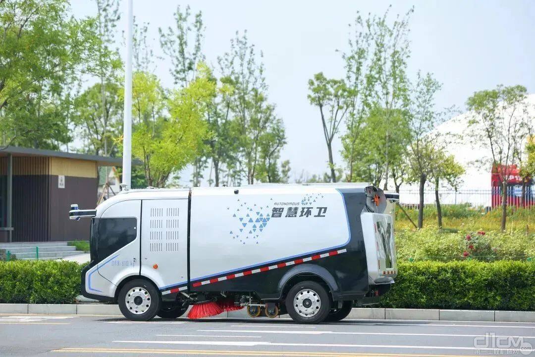 宇通无人环卫车