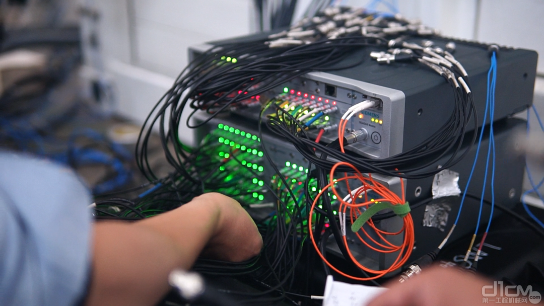 康明斯电力PowerBloc™机组的堆叠振动测试