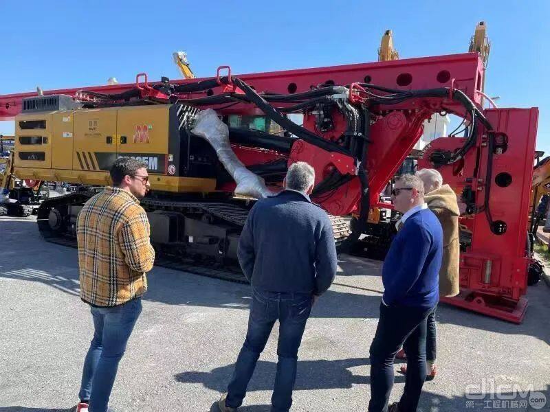 意大利客户参观三一旋挖钻机SR235MV