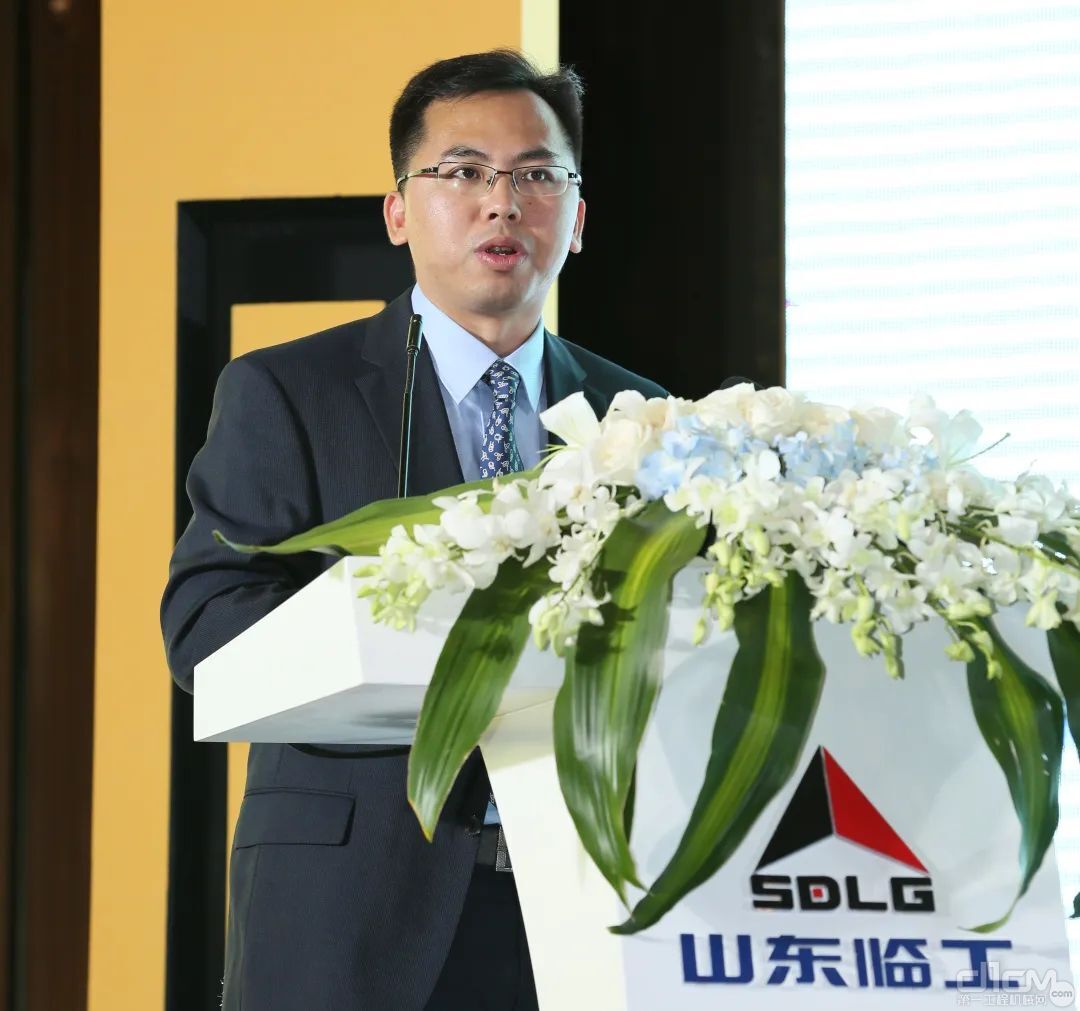 公司副总经理、进出口公司总经理王晓辉被授予“开发区五一劳动奖章”