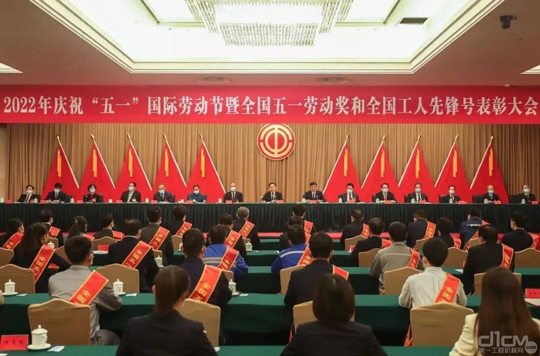 汉马科技发动机研发中心被授予“全国工人先锋号”