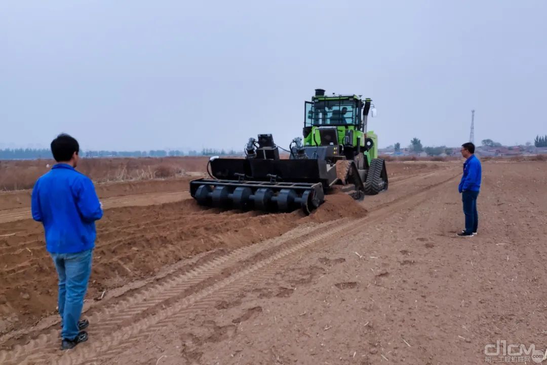 河北宣工自主生产研发的FS770-30深耕粉松碎土机
