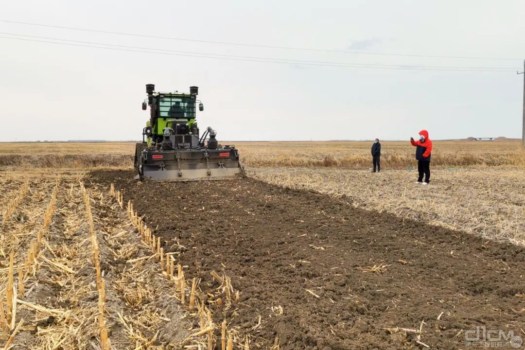 河北宣工FS770深耕粉碎松土机再赴黑龙江省农场开展土地深耕粉松作业