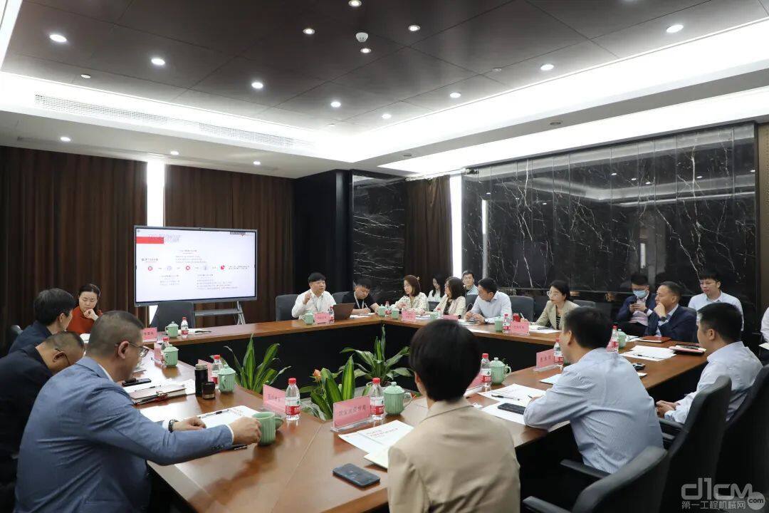 上城区委副书记、区长惠海涛带队赴华铁应急调研座谈会