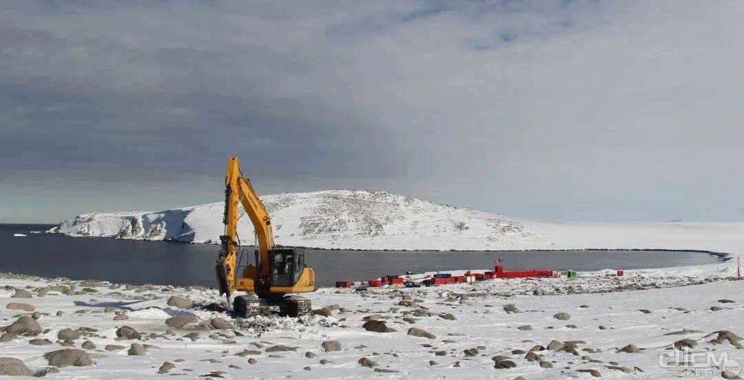 南极考察任务用到的柳工956EHD大型挖掘机