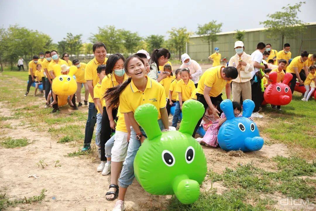 徐工消防体验登高活动现场亲子互动小节目