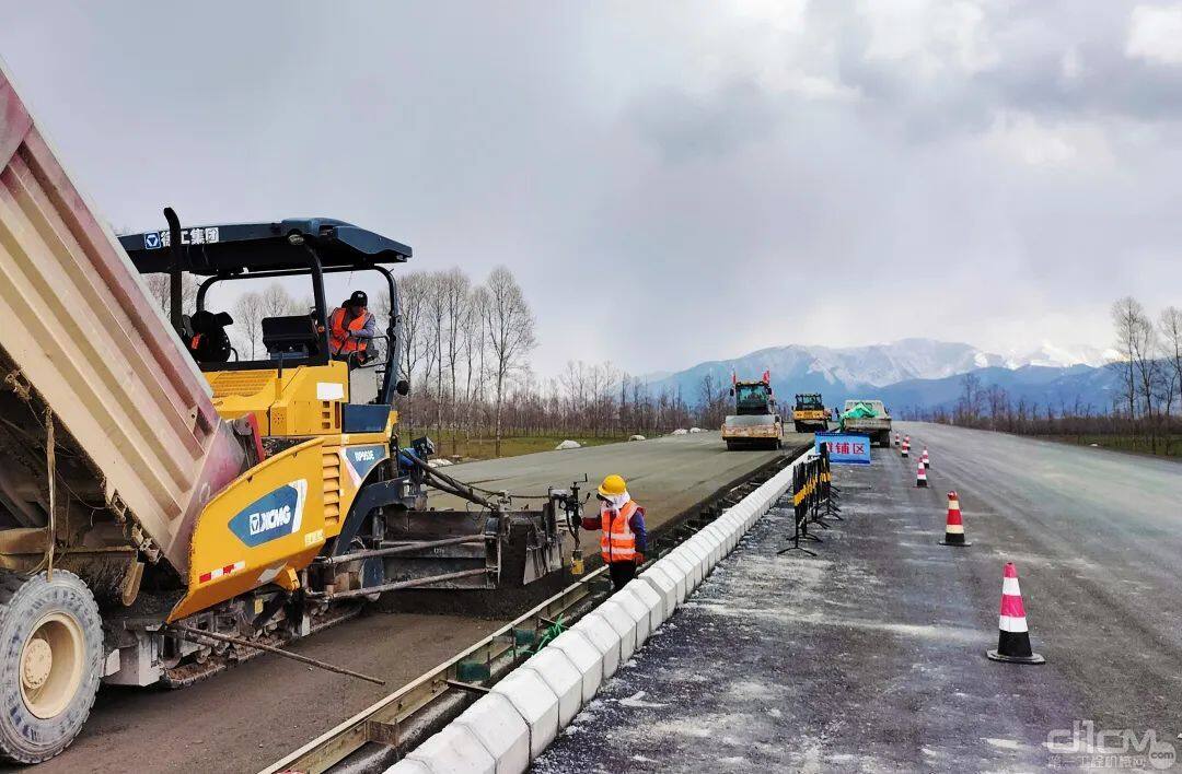 徐工道路机械施工现场