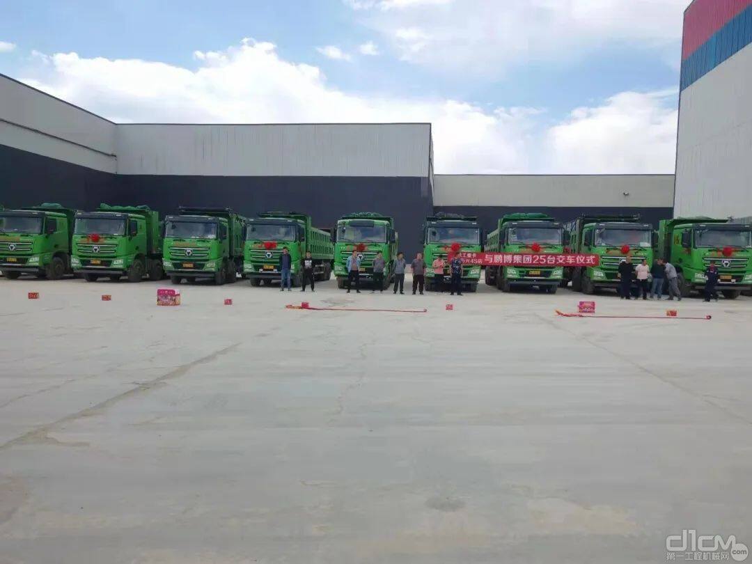 25辆徐工漢風G7公路自卸车交付内蒙古混凝土行业大客户