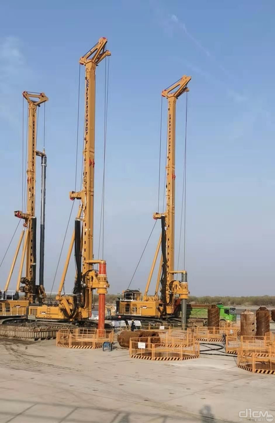 徐工大吨位旋挖钻机在马鞍山长江公铁大桥项目施工作业