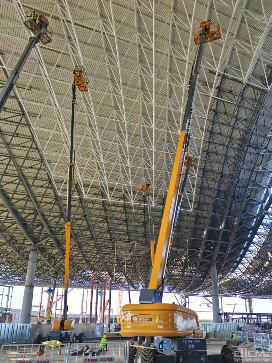 徐工灵云K系列高空作业平台在乌鲁木齐国际机场施工现场