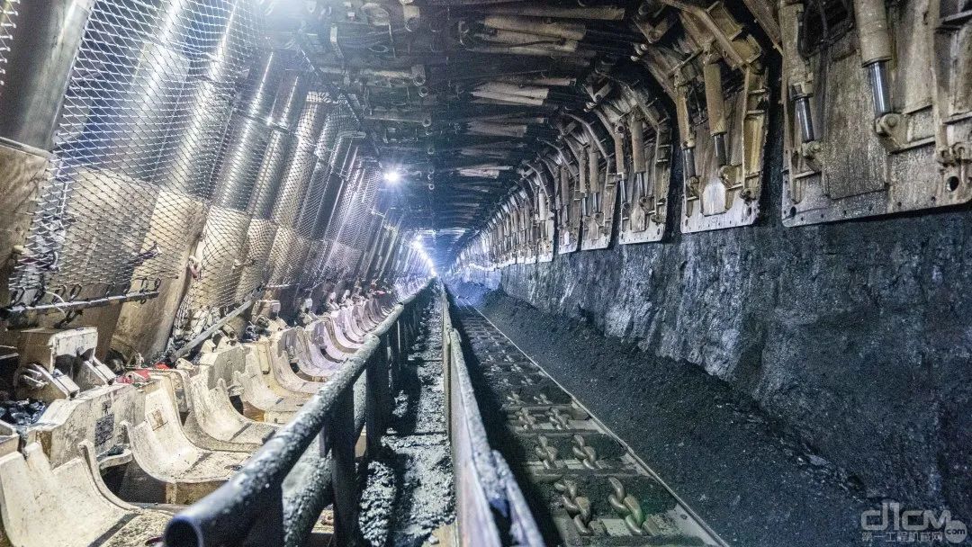 三一重装纯水液压支架顺利完成了神东哈拉沟煤矿22301工作面的回采任务