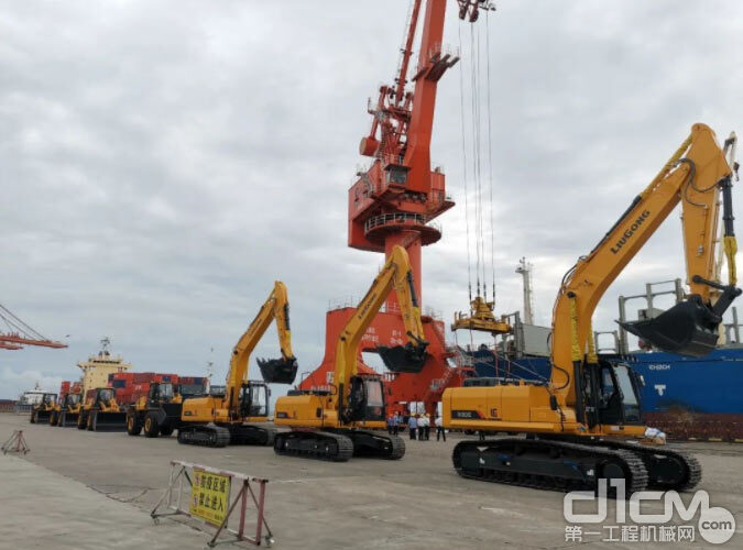 百余台柳工设备将在钦州港起运