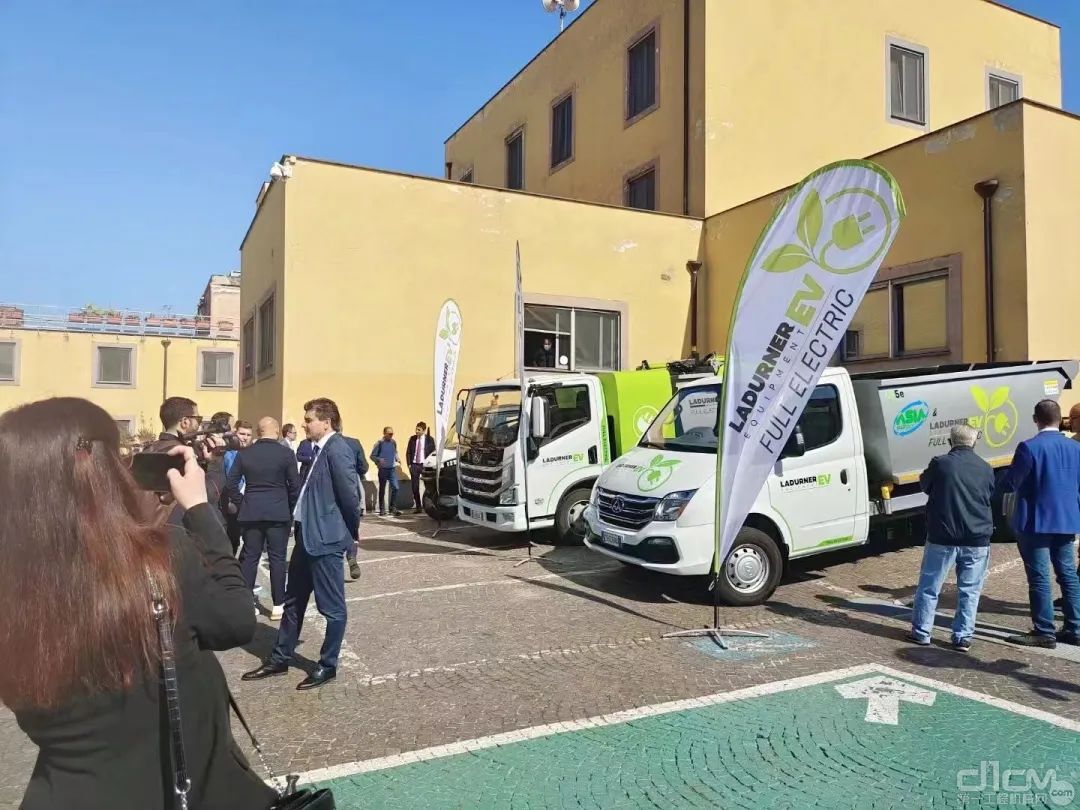 盈峰环境新能源垃圾收运车在意大利米兰首次亮相并举办专场路演