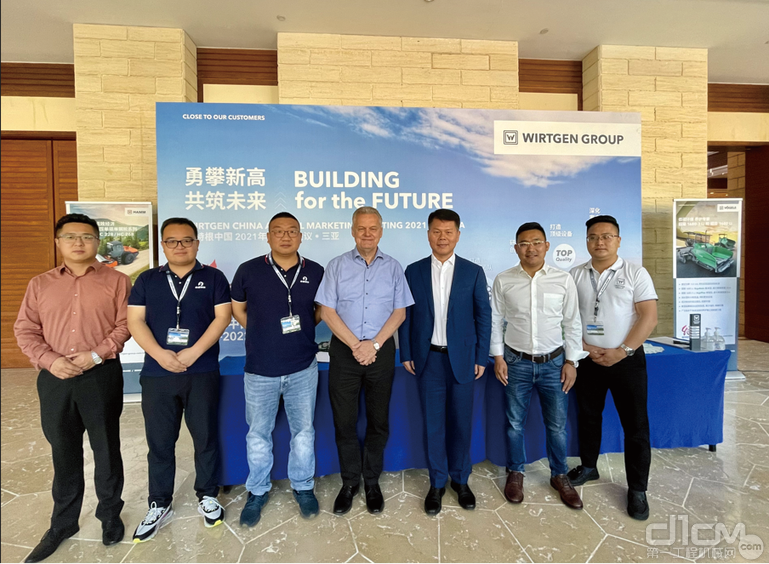 2021年底维特根中国年度市场会议，启盛机电销售团队代表与韦策图先生的合影
