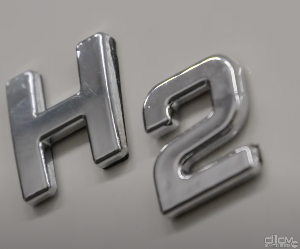 氢燃料电池车身上均有H2标识