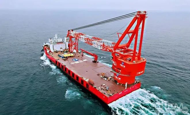 国内首艘“运输+起重”一体化深远海风电施工船 “乌东德”号