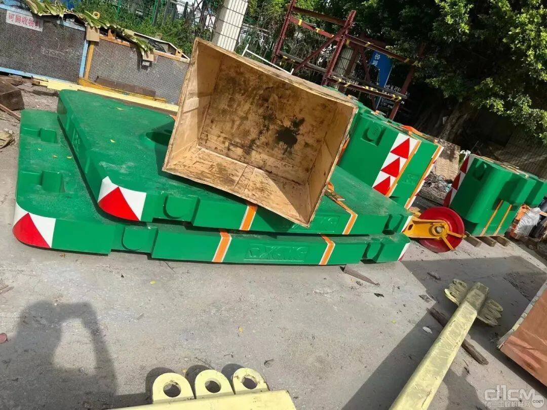 深圳首台:徐工XCA200L8全地面起重机到家,欢迎鉴赏(图7) 配重