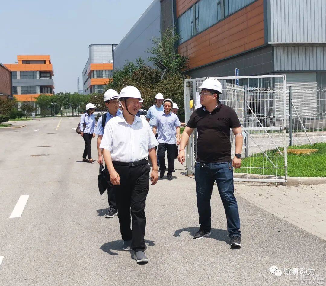 中国石化首席专家王维民携其专家团队及中国石化天津分公司领导莅临新氢动力参观指导