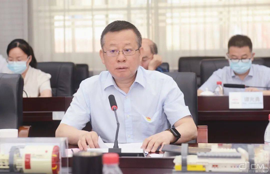 铁建重工党委书记、董事长刘飞香作表态发言