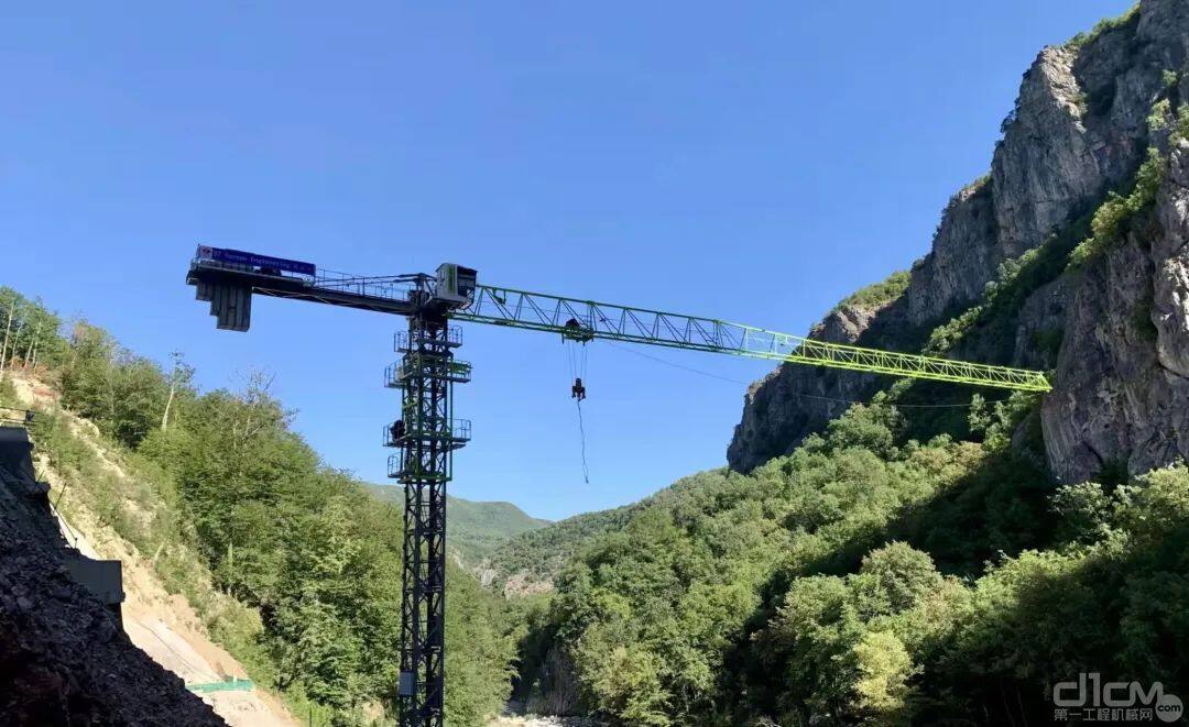 群山之间展风姿，中联重科塔机高效助建波黑水电站