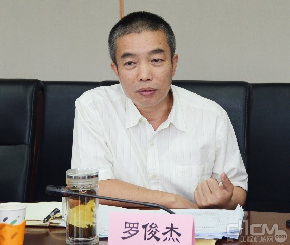 中国机械联党委常委、总经济师罗俊杰