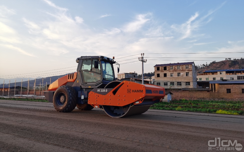 悍馬 hc 228 d單鋼輪壓路機