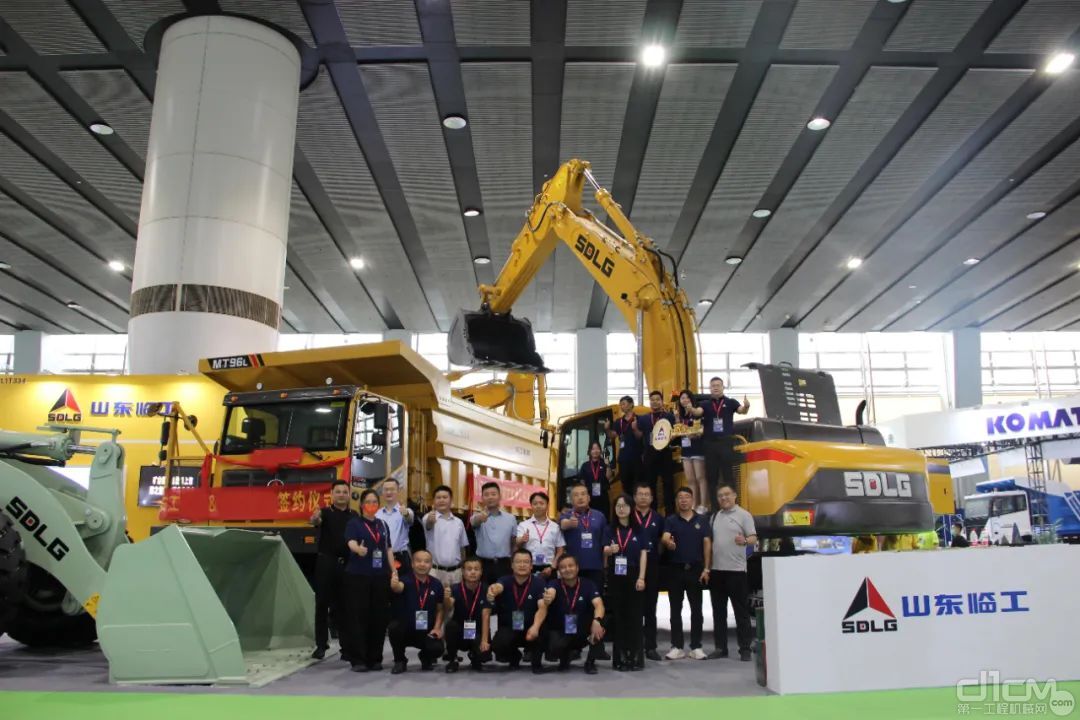 山东临工参加第八届广州国际砂石技术与设备展