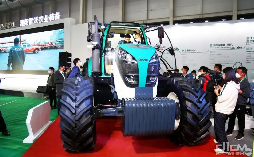 2021年10月26日，潍柴雷沃发布P7000大马力智能拖拉机——中国首台商业化CVT智能拖拉机
