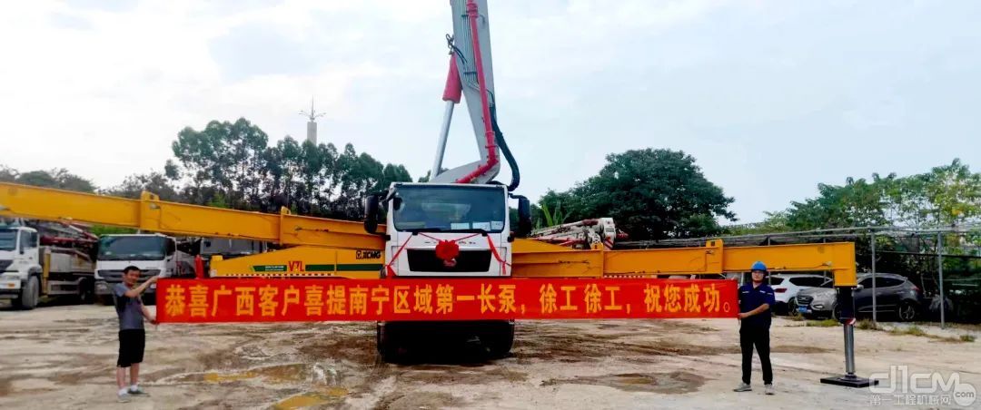 徐工HB69V混凝土泵车交付广西南宁大客户