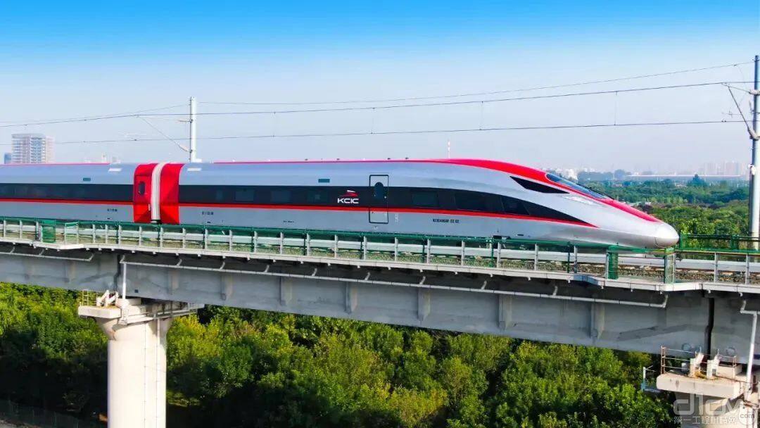 中国出口印尼雅万高铁的高速动车组